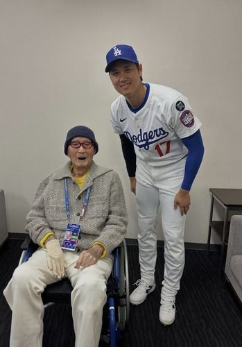 오타니가 SNS에 올린 나가시마 감독과의 사진