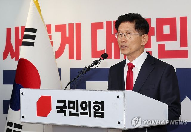 기자회견하는 김문수 후보