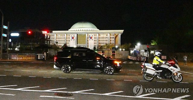 민주당사로 향하는 이재명 후보 차량