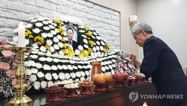 권영국 민주노동당 후보, 태안화력 하청 근로자 고 김충현 씨 조문