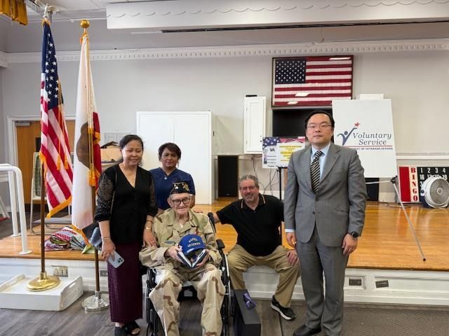 '평화의 사도' 메달 받은 한국전 참전용사와 가족들