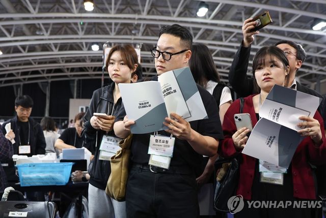 개표 작업 지켜보는 공정선거참관단