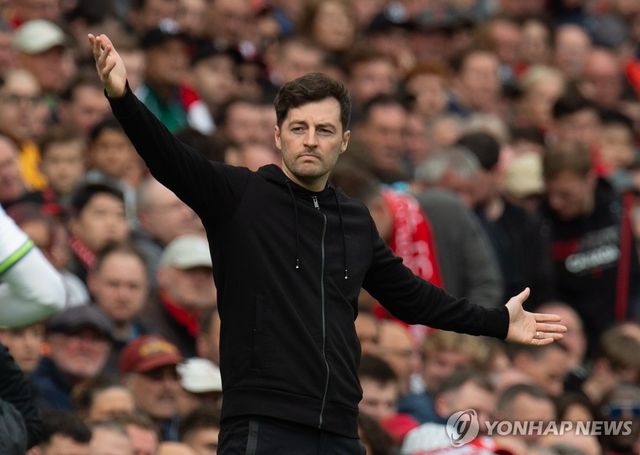 토트넘 감독대행 시절의 라이언 메이슨.