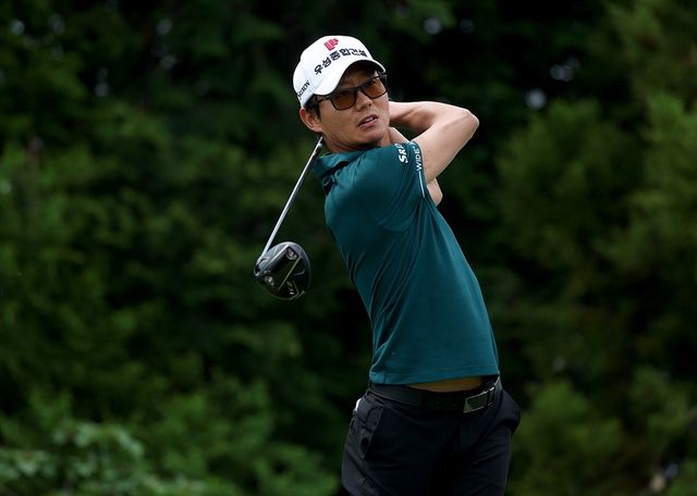 엄재웅의 티샷.