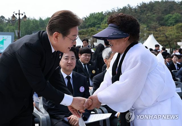 이재명 후보와 5.18 유가족