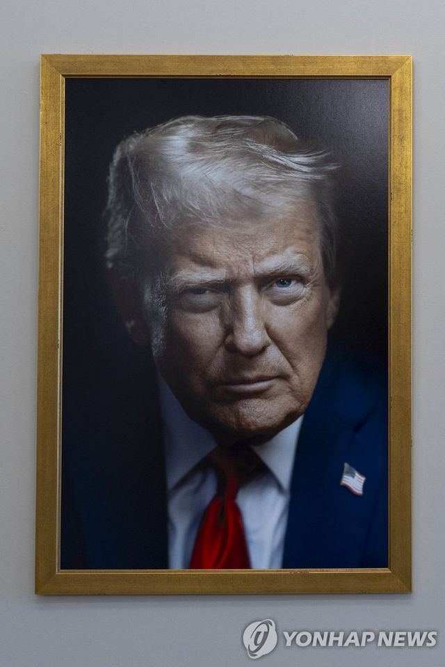 도널드 트럼프 대통령의 새 공식 사진