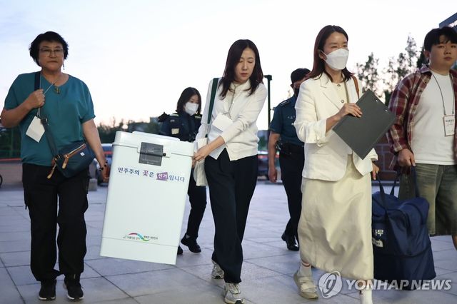 개표소 도착한 대선 투표함