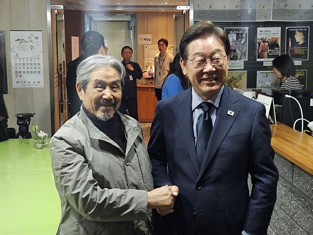 2일 성남 주민교회에서 만난 이재명(오른쪽) 후보와 이해학 원로목사