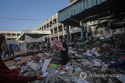 팔레스타인 난민 대피소로 사용됐던 가자지구 내 한 학교가 이스라엘 공습으로 파괴됐다. [EPA 연합뉴스 자료사진. 재판매 및 DB 금지]