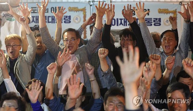 '도촌리에서 용났네'…환호하는 이재명 후보 고향 주민들