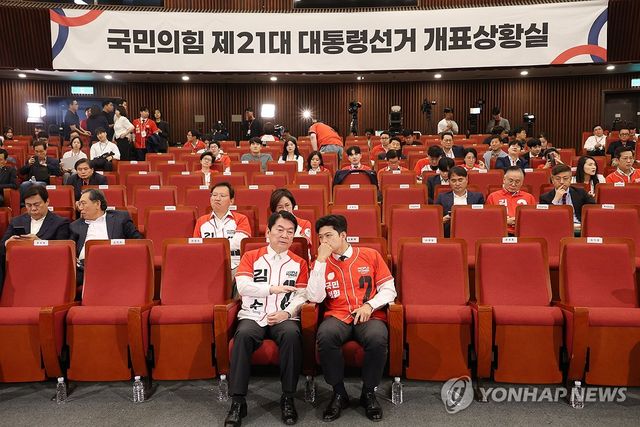 대화하는 김용태-안철수