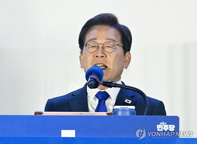 연설하는 이재명 후보