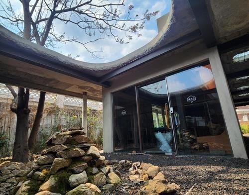 문 닫은 전북 전주시 덕진구 팔복동의 한 상가