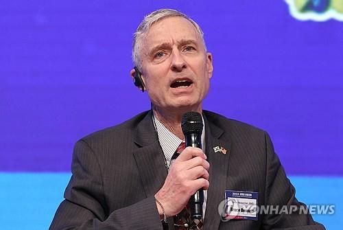 브루스 베넷 랜드연구소 선임연구원