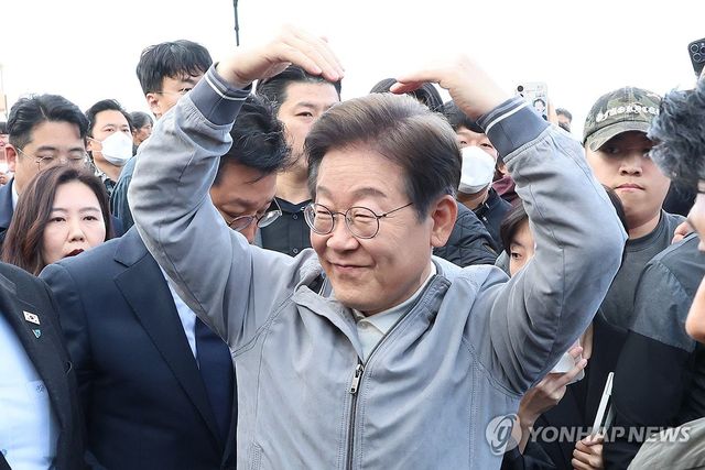 삼척해수욕장 찾은 이재명 후보