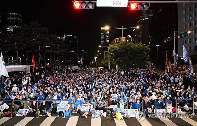 개표방송 지켜보는 지지자들