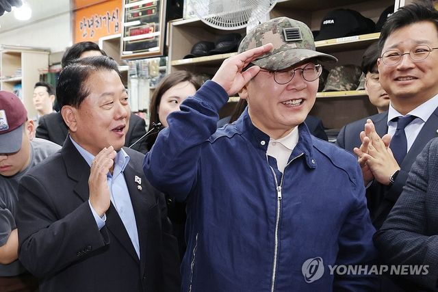 '명예 병장' 된 이재명 후보