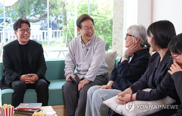 K-콘텐츠 산업 진흥 간담회 참석한 이재명