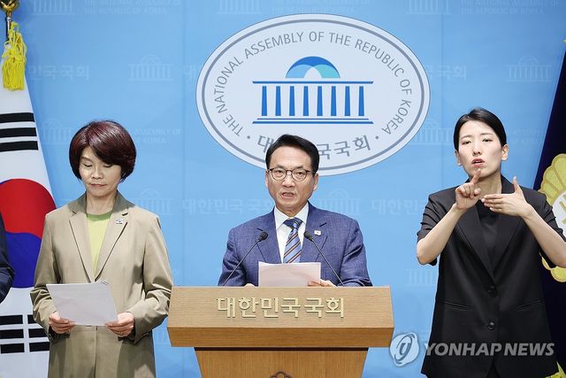 기자회견하는 민주당 국민소통위, 국무총리 인사청문특위