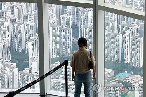 서울 송파구 롯데월드타워에서 바라본 서울시내 아파트 단지