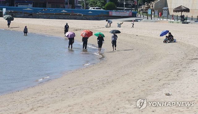 '폭염' 양산 필수