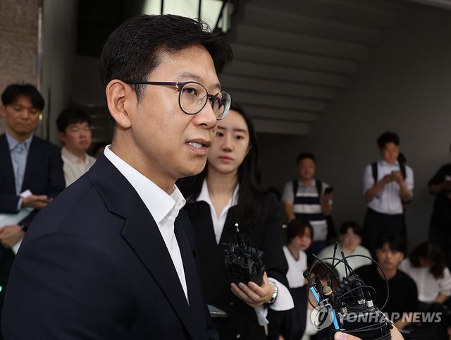 답변하는 배경훈 후보자