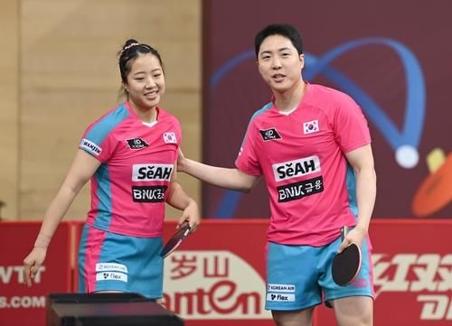 세계탁구선수권 혼합복식에 나선 신유빈(왼쪽)과 임종훈