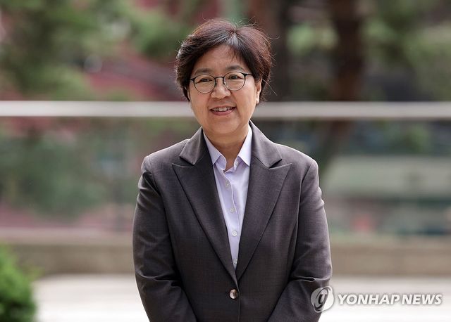 첫 출근하는 정은경 보건복지부 장관 후보자