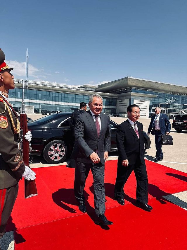 러 쇼이구, 평양서 김정은 만나 우크라·한반도 논의