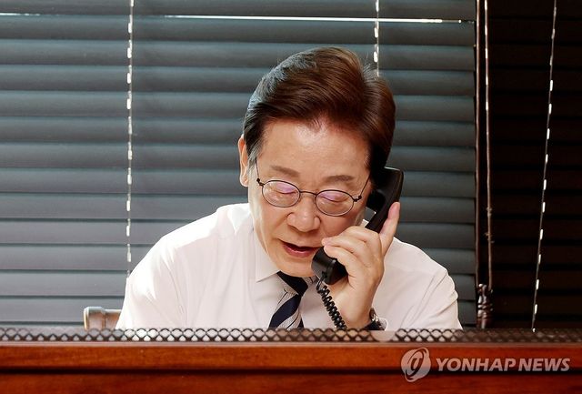 합참의장 군 통수권 이양 보고 받는 이재명 대통령