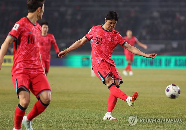 크로스 시도하는 설영우