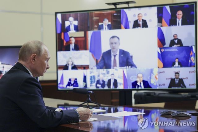화상으로 정부 회의 주재하는 블라디미르 푸틴 러시아 대통령