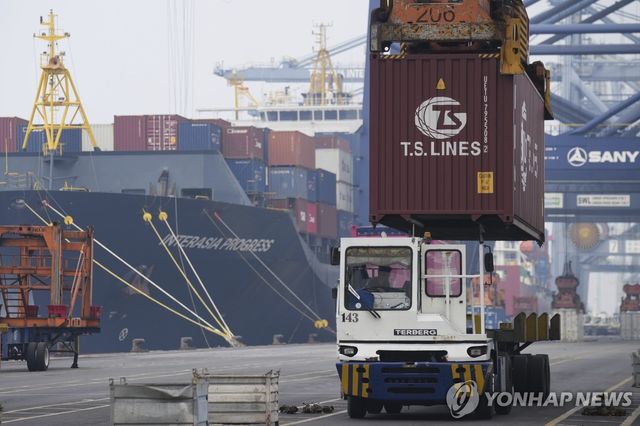 인도네시아 탄중푸리옥 항구