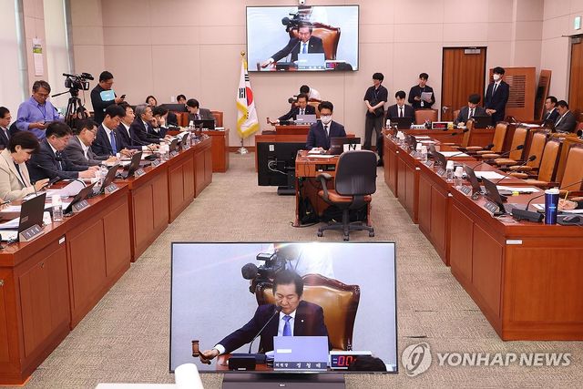 김건희·내란·채해병 특검법 법사위 통과