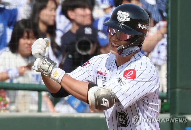 3점 홈런을 친 롯데 전민재