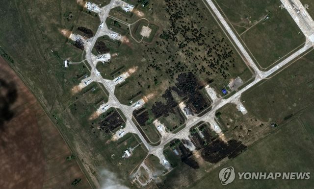 우크라이나 드론 공습에 파괴된 러시아 공군기지 모습 위성사진