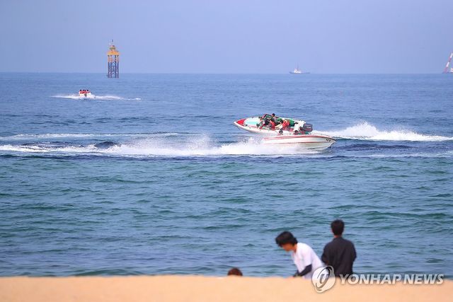 시원하게 바다를 가르며