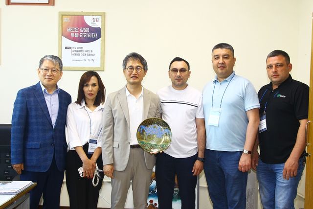 김승룡 강원소방본부장과 우즈베키스탄 응급의료 관계자들