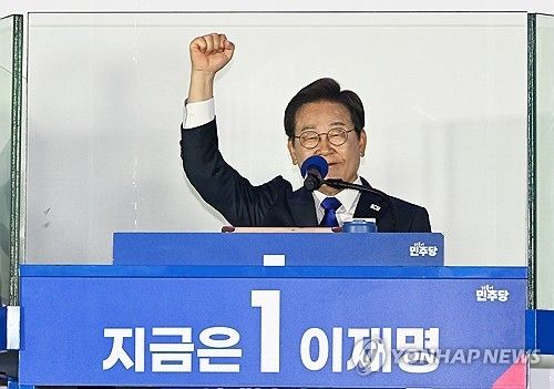 연설하는 이재명 후보