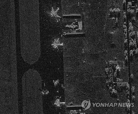 산산조각이 난 러시아 군용기들의 잔해