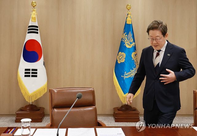 이재명 대통령, 비상경제점검 TF 회의 참석