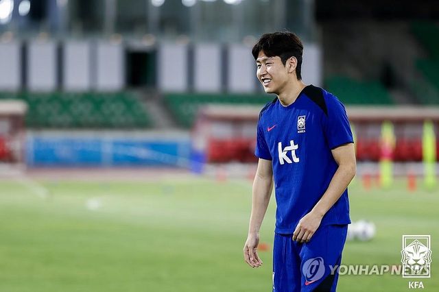 밝은 표정으로 훈련하는 이강인