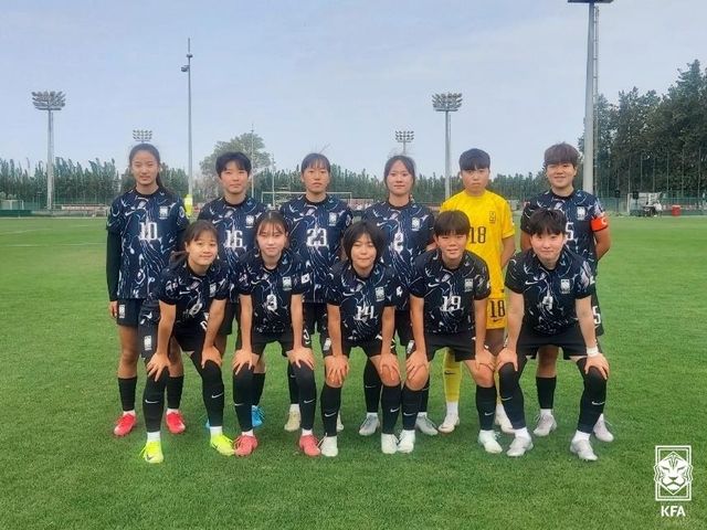 모로코와의 친선대회 3차전에 선발로 나선 여자 U-17 대표팀 선수들.