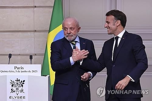 공동 기자회견하는 브라질-프랑스 대통령