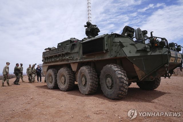 국경에 배치된 미 육군 M1126 스트라이커 장갑차