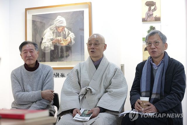 인사말하는 명진 스님