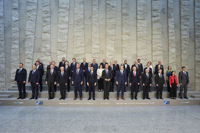 나토 국방장관회의 기념사진