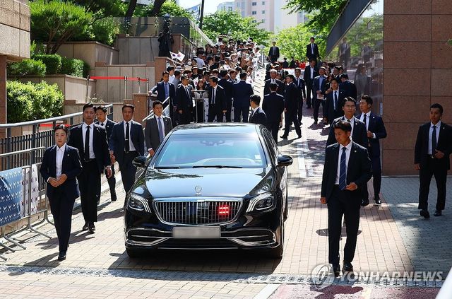 이재명 대통령 사저 출발