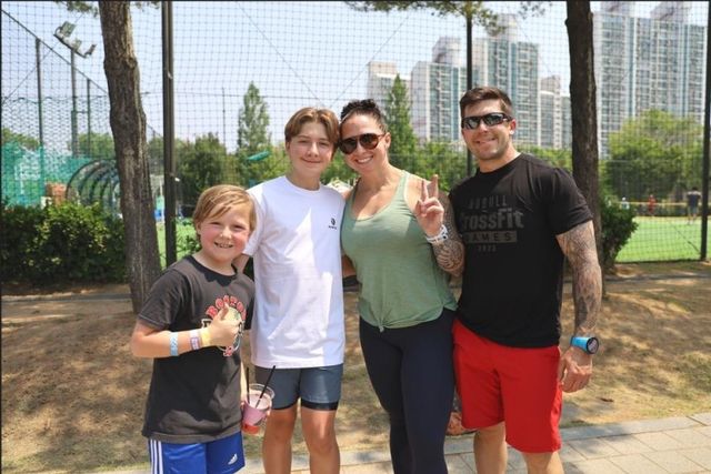 '쉬엄쉬엄 한강 3종 축제'에 참가한 외국인 가족 모습