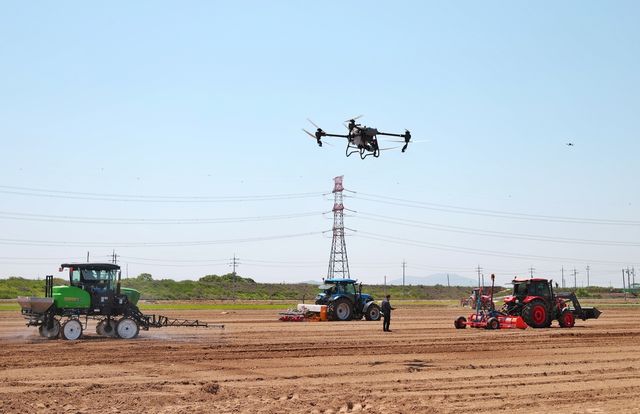 지난 4일 열린 논콩 일괄 파종 시연회